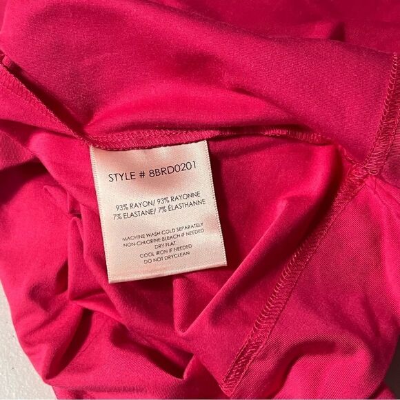 🆕 Badgley Mischka Shoulder Pad T-Shirt Dress With Side Detail in Hot Pink - Picture 5 of 11